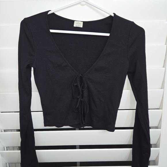 Wilfred Black Long Sleeve Fitted Blouse with Crew Neck and Tie Front - Picture 1 of 3